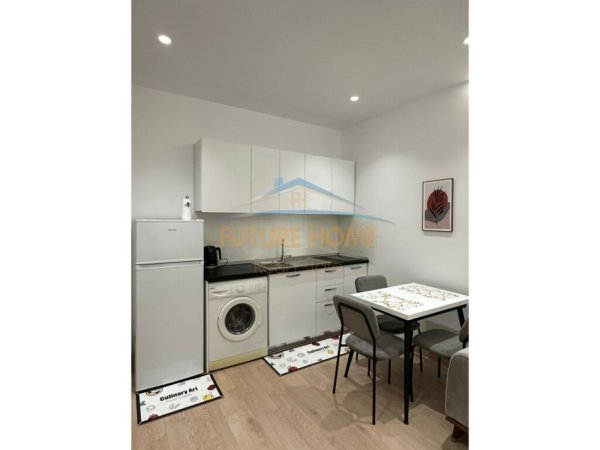 Tirane, jepet me qera apartament 1+1+Ballkon Kati 2, 40 m² 650 € (Bllok)