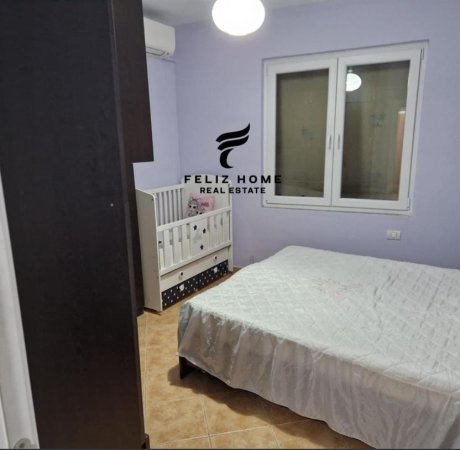 Tirane, jepet me qera apartament 3+1 Kati 4, 106 m² 800 € (ZOGU I ZI)