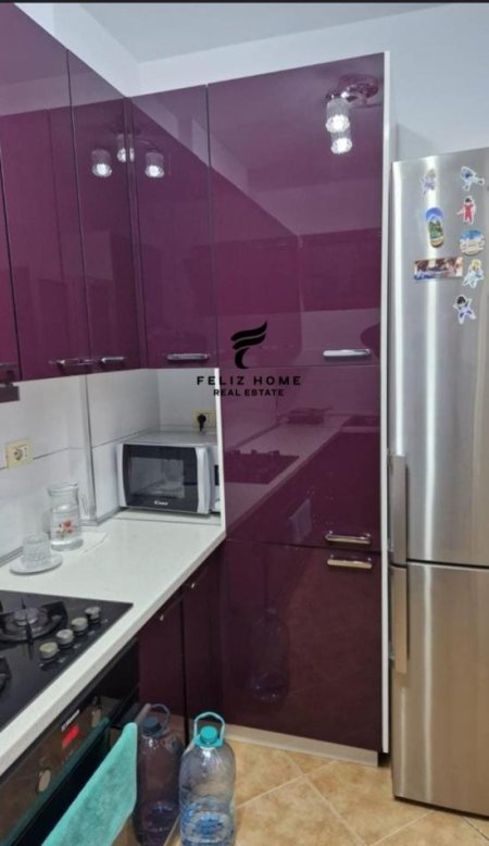 Tirane, jepet me qera apartament 3+1 Kati 4, 106 m² 800 € (ZOGU I ZI)