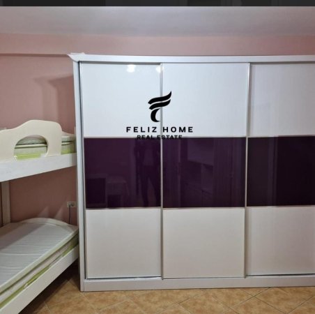 Tirane, jepet me qera apartament 3+1 Kati 4, 106 m² 800 € (ZOGU I ZI)