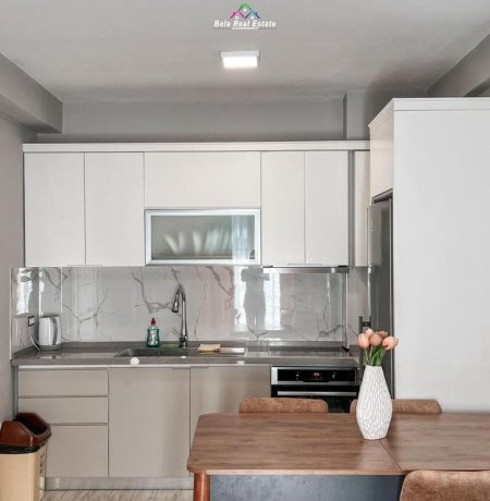 Tirane, jepet me qera apartament 1+1+Ballkon Kati 5, 70 m² 600 € (5 maj)