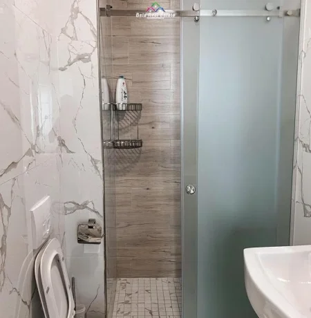 Tirane, jepet me qera apartament 1+1+Ballkon Kati 5, 70 m² 600 € (5 maj)