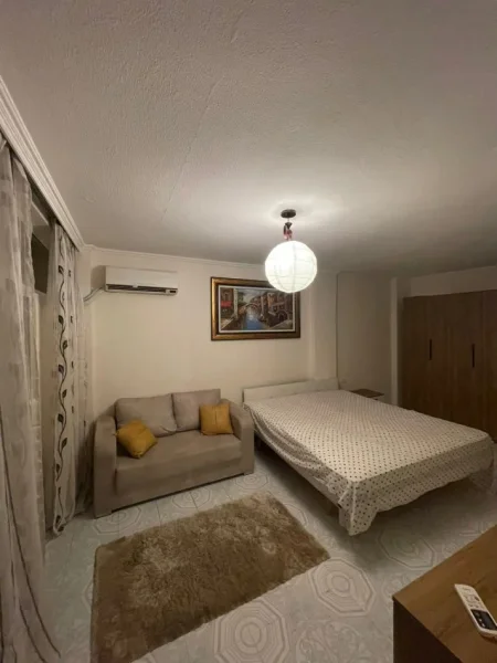 Tirane, jepet me qera apartament 1+1+Aneks+Ballkon Kati 2, 60 m² 500 € (Sheshi Wilson)