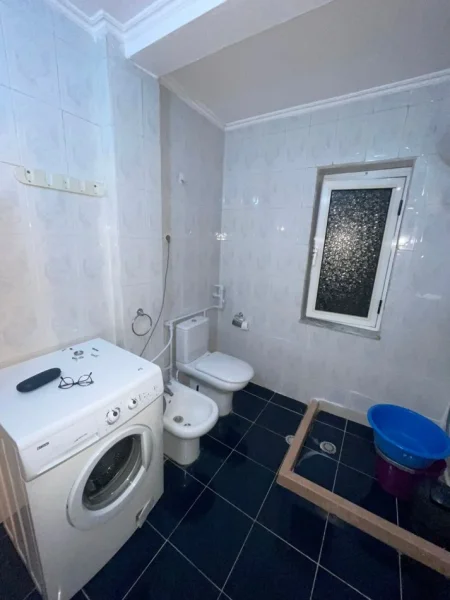 Tirane, jepet me qera apartament 1+1+Aneks+Ballkon Kati 2, 60 m² 500 € (Sheshi Wilson)