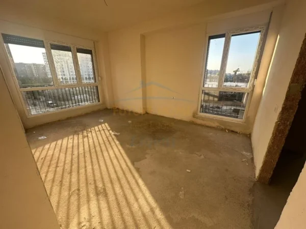 Tirane, shitet apartament 3+1+Ballkon Kati 2, 143 m² 235.000 € (Fusha e aviacionit)