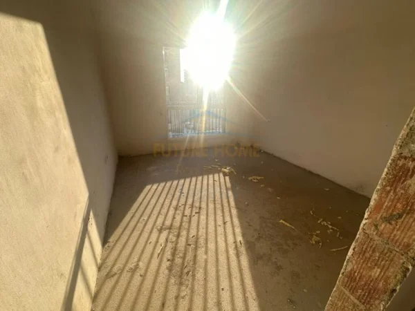 Tirane, shitet apartament 3+1+Ballkon Kati 2, 143 m² 235.000 € (Fusha e aviacionit)