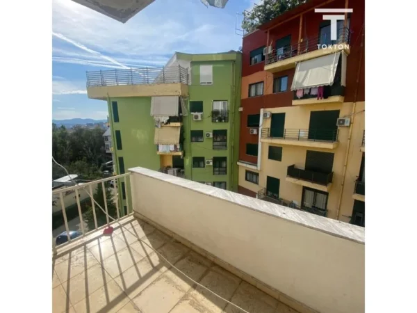 Tirane, shitet apartament 2+1+Ballkon Kati 2, 92 m² 110.400 € 