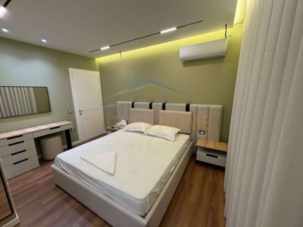 Tirane, jepet me qera 2+1+Ballkon Kati 5, 92 m² 730€ (rruga nexho konomi astir)