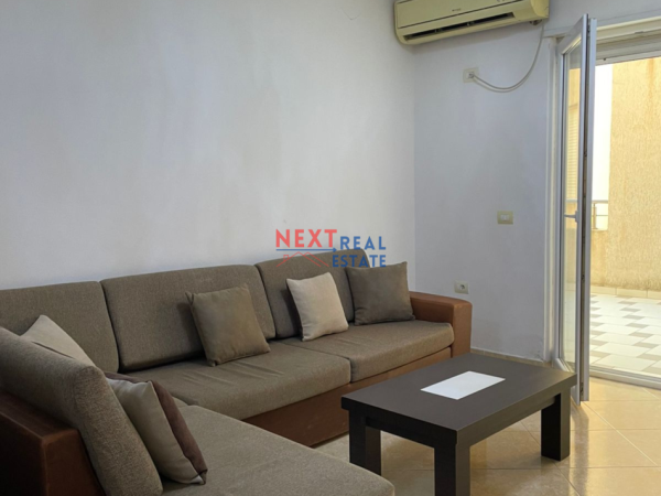 Vlore, jepet me qera apartament 2+1+Ballkon , 350 € (LUNGOMARE)