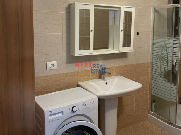 Vlore, jepet me qera apartament 2+1+Ballkon , 350 € (LUNGOMARE)