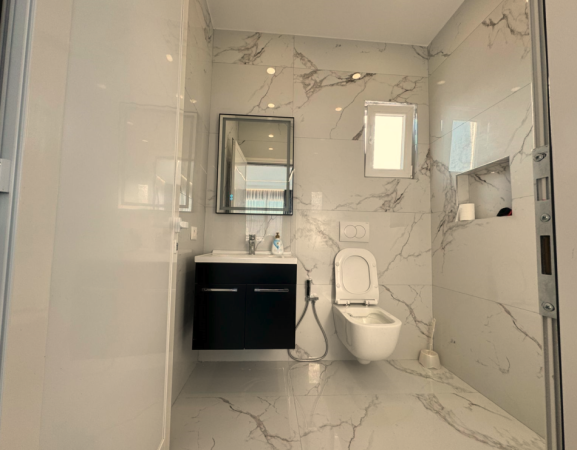 Tirane, jepet me qera apartament+verande | Penthouse 3+1+Aneks+Ballkon Kati 9, 382 m² 2.500 € (Astir)