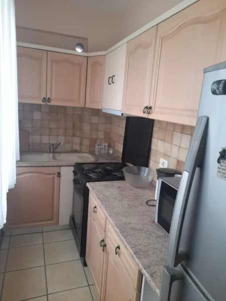 Tirane, jepet me qera apartament 3+1 Kati 6, 100 m² 700 € (Vasil Shanto)