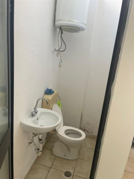 Durres, jepet me qera ambjent biznesi Kati 0, 18 m² 200 € (Durres)