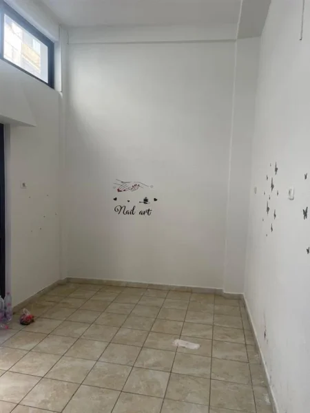 Durres, jepet me qera ambjent biznesi Kati 0, 18 m² 200 € (Durres)