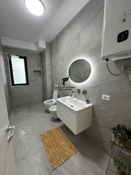 Tirane, jepet me qera dyqan Kati 2, 91 m² 900 € (MYSLYM SHYRI)