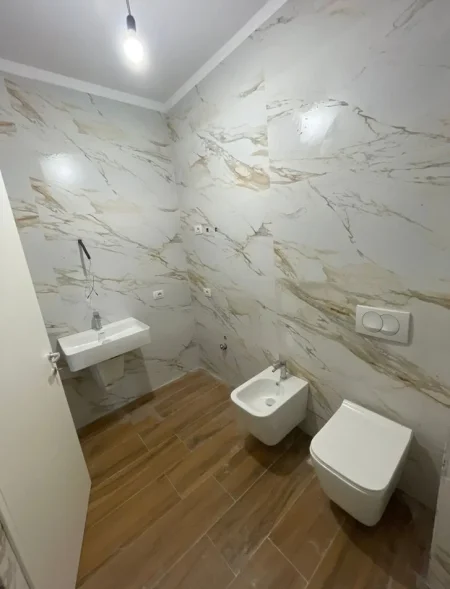 Tirane, shitet apartament 2+1 Kati 4, 109 m² 256.855 € (Rruga Barrikadave)