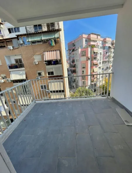 Tirane, shitet apartament 2+1 Kati 4, 109 m² 256.855 € (Rruga Barrikadave)