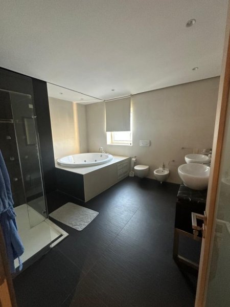 Tirane, jepet me qera Vile 3 Katshe Kati 4, 750 m² 3.900 € (Akacia Hills Residence, TEG)