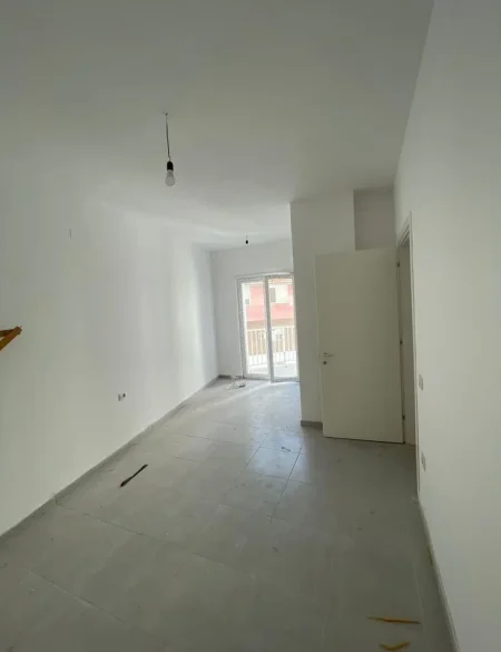 Tirane, shitet apartament 2+1 Kati 1, 91 m² 214.085 € (Rruga Barrikadave)