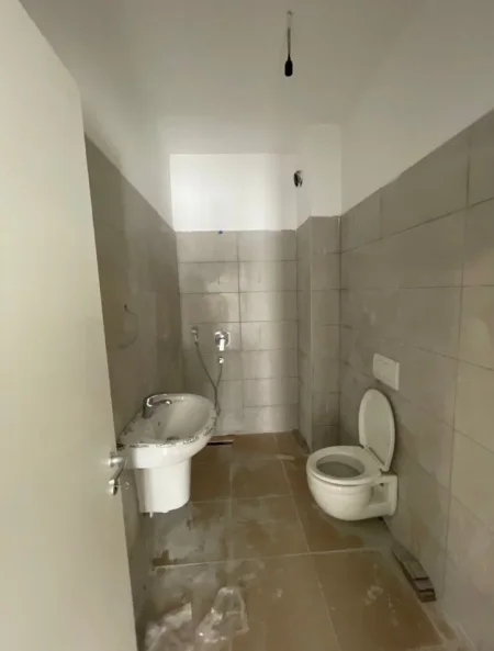 Tirane, shitet apartament 2+1 Kati 1, 91 m² 214.085 € (Rruga Barrikadave)