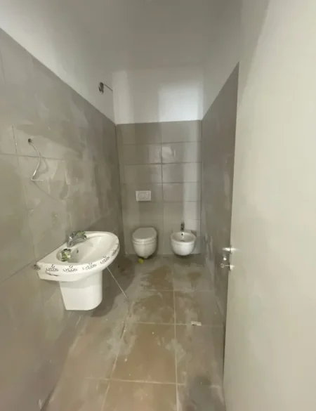 Tirane, shitet apartament 2+1 Kati 1, 91 m² 214.085 € (Rruga Barrikadave)