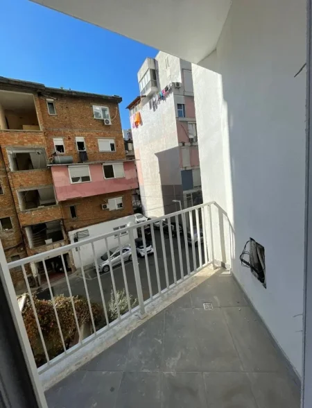 Tirane, shitet apartament 2+1 Kati 1, 91 m² 214.085 € (Rruga Barrikadave)