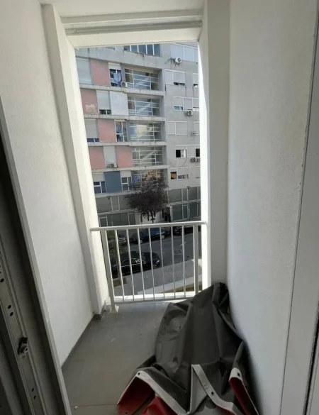 Shqiperi, shitet apartament 2+1 Kati 1, 94 m² 222.075 € (Rruga e Barrikadave)