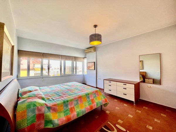 Tirane, jepet me qera apartament 2+1+Ballkon Kati 6, 120 m² 800 € (Liqeni Artificial)