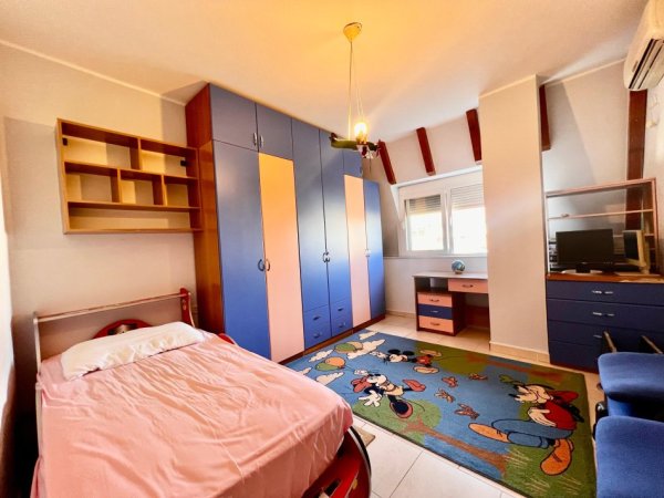 Tirane, jepet me qera apartament 2+1+Ballkon Kati 6, 120 m² 800 € (Liqeni Artificial)