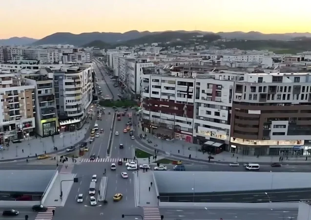 Tirane, jepet me qera apartament 2+1 Kati 6, 90 m² 400 € (Yzberisht)
