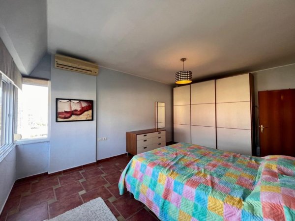 Tirane, jepet me qera apartament 2+1 , 120 m² 800 € (Liqeni thate)