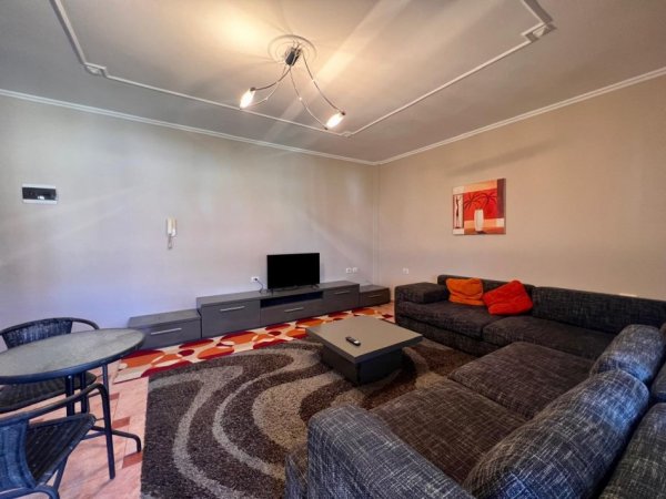 Tirane, jepet me qera apartament 2+1 , 120 m² 800 € (Liqeni thate)