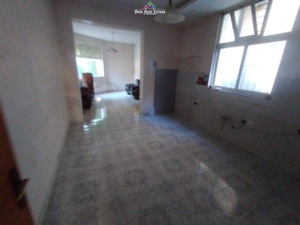 Tirane, jepet me qera Vile 3+1+Ballkon Kati 1, 120 m² 700 € (Siri Kodra)