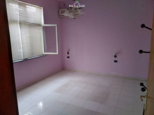 Tirane, jepet me qera Vile 3+1+Ballkon Kati 1, 120 m² 700 € (Siri Kodra)