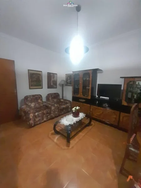 Tirane, jepet me qera apartament 2+1 Kati 4, 86 m² 600 € (Shkolla e Kuqe)