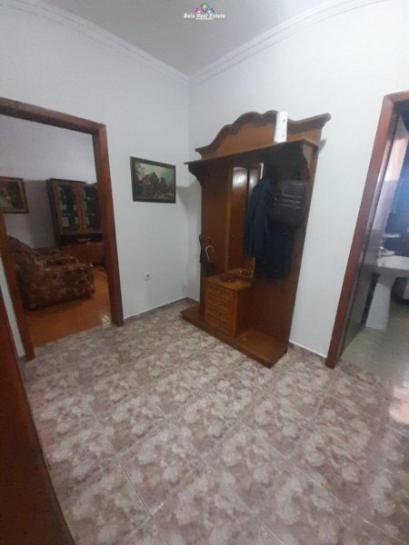 Tirane, jepet me qera apartament 2+1 Kati 4, 86 m² 600 € (Shkolla e Kuqe)