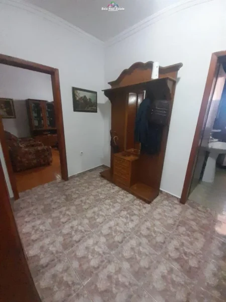 Tirane, jepet me qera apartament 2+1 Kati 4, 86 m² 600 € (Shkolla e Kuqe)