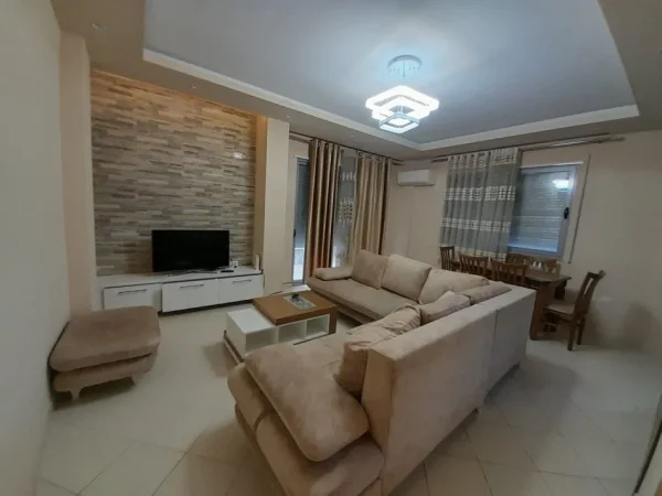 Tirane, jepet me qera apartament 2+1 Kati 3, 550 m² 550 € (Fresk)