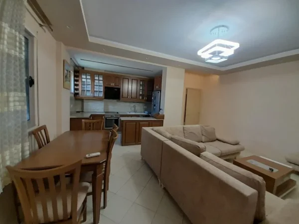 Tirane, jepet me qera apartament 2+1 Kati 3, 550 m² 550 € (Fresk)