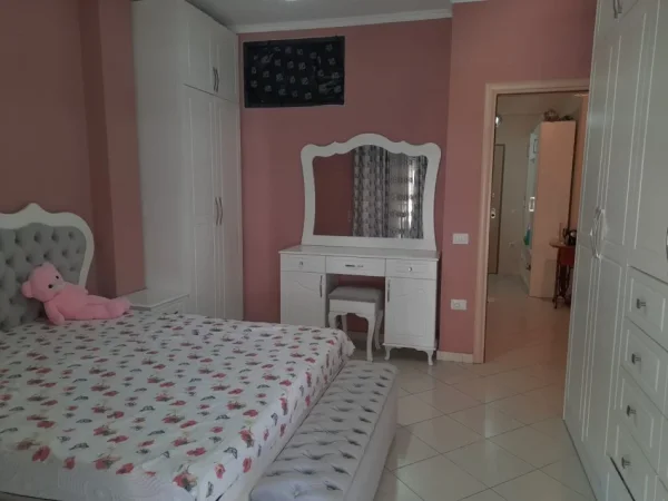 Tirane, jepet me qera apartament 2+1 Kati 3, 550 m² 550 € (Fresk)