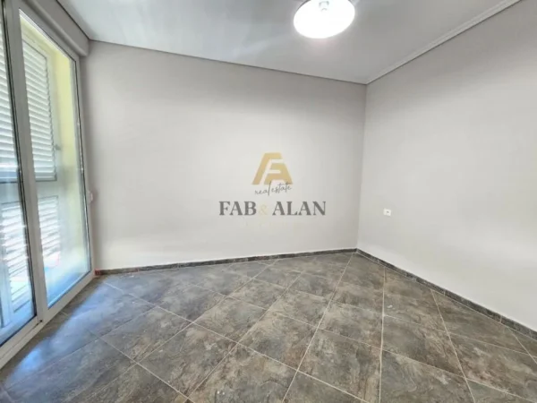Tirane, shitet apartament 2+1+Ballkon Kati 4, 122 m² 164.000 € (OXHAKU)