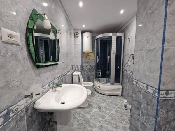 Tirane, shitet apartament 2+1+Ballkon Kati 4, 122 m² 164.000 € (OXHAKU)