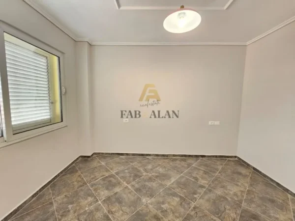Tirane, shitet apartament 2+1+Ballkon Kati 4, 122 m² 164.000 € (OXHAKU)