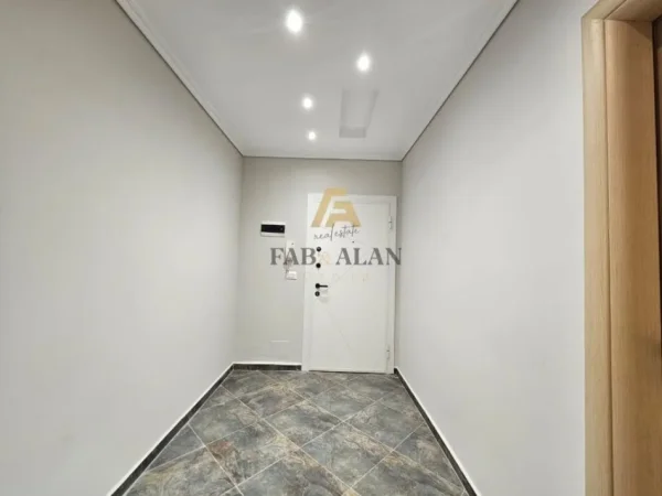 Tirane, shitet apartament 2+1+Ballkon Kati 4, 122 m² 164.000 € (OXHAKU)