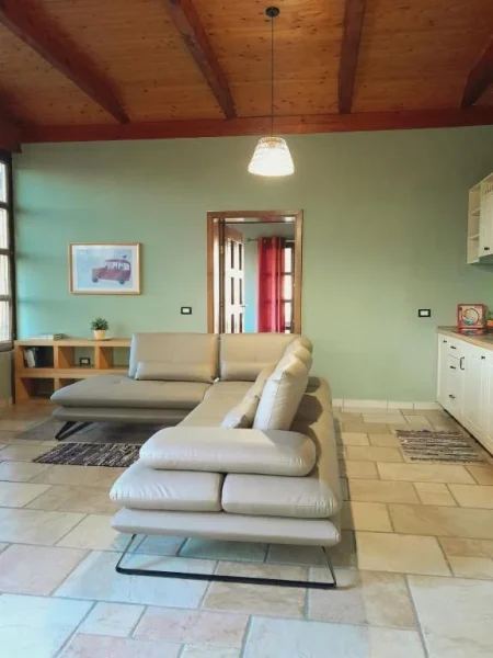 Tirane, jepet me qera Hotel Kati 0, 1.160 m² (segmenti Tirane-Ndroq)