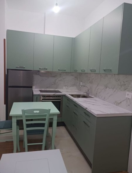 Tirane, jepet me qera apartament 1+1 Kati 2, 70 m² 400 € (Kombinat)