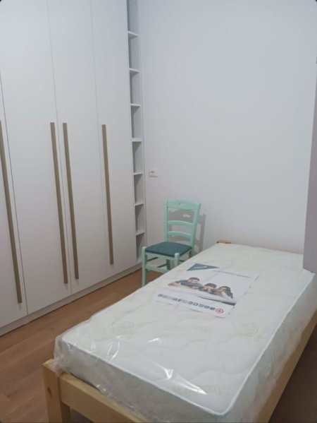 Tirane, jepet me qera apartament 1+1 Kati 2, 70 m² 400 € (Kombinat)