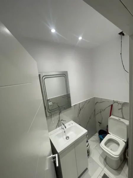 Tirane, jepet me qera dyqan Kati 0, 40 m² 80.000 leke (ferit xhajko)