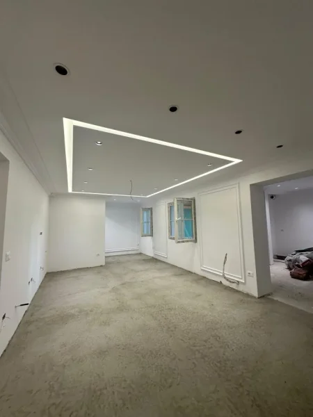 Tirane, jepet me qera apartament Kati 1, 145 m² 1.300 € (Rruga Petro Nini Luarasi)