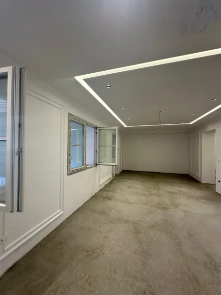 Tirane, jepet me qera apartament Kati 1, 145 m² 1.300 € (Rruga Petro Nini Luarasi)